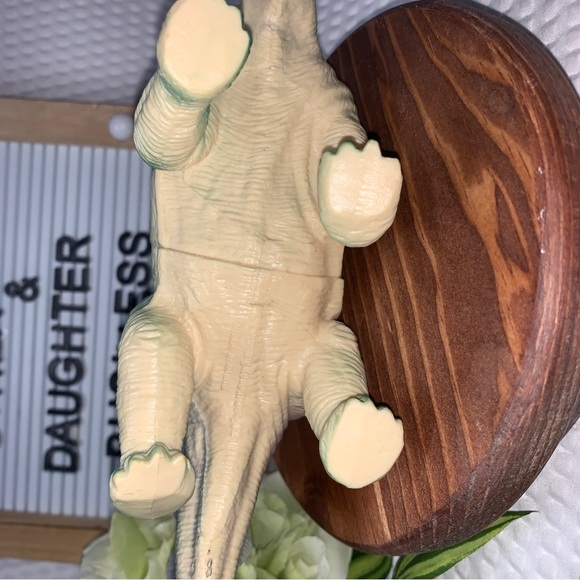 TM 2000 Stegosaurus figurine - Picture 2 of 5